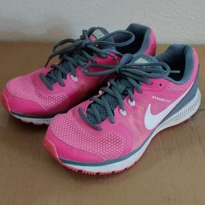 Nike tennis shoes